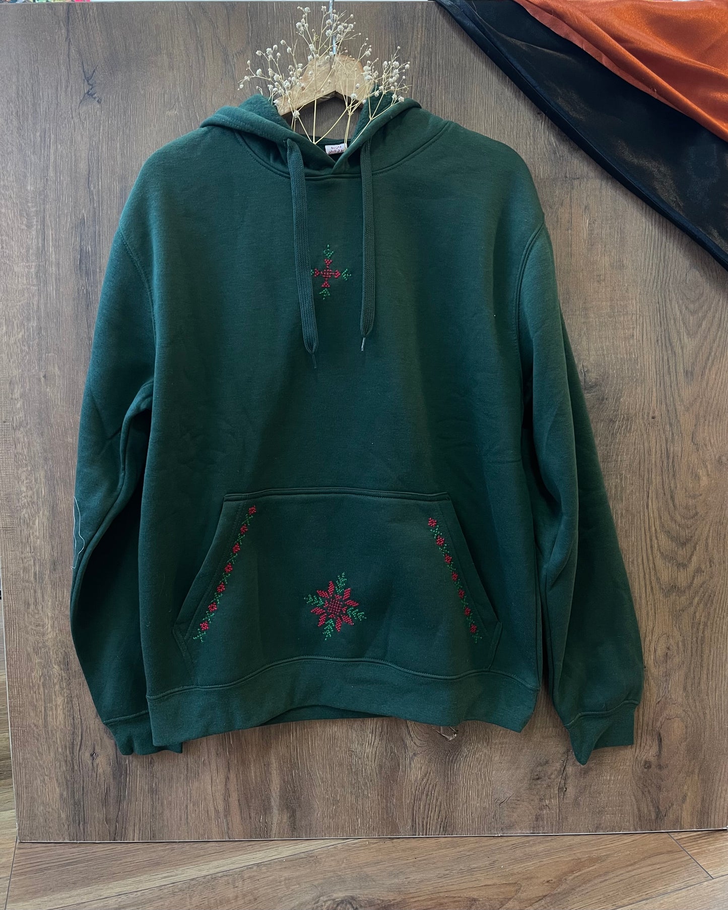 Unisex Green Tatreez Hoodie with a Modern Touch