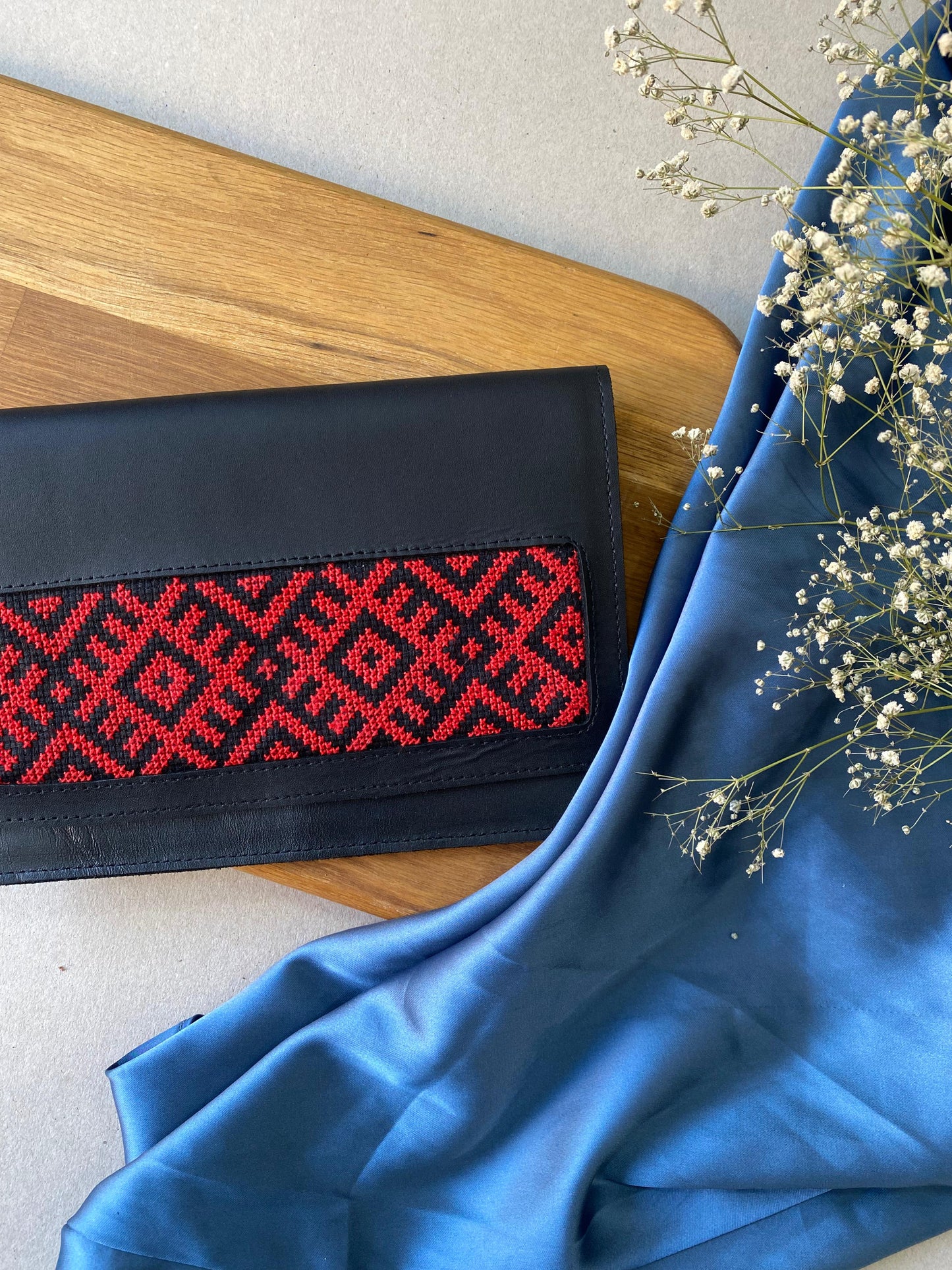 "Benti Arin" Leather Clutch